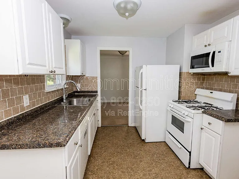 4871 Oakland Dr — Photo 6