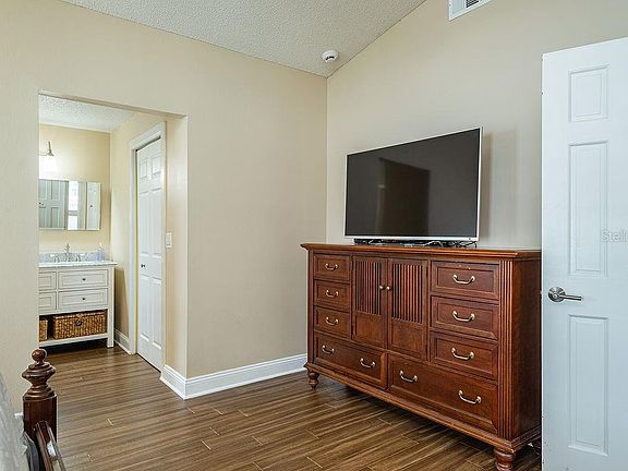 3rd image of 22421 Southshore Dr