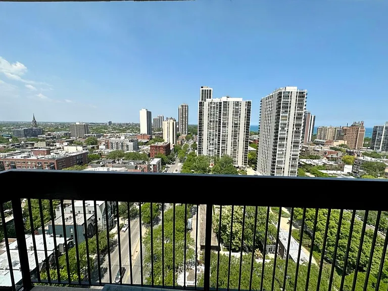 1360 N Sandburg Ter #2012C — Photo 16