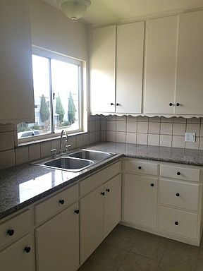 5th image of 400 W 20th St APT 05