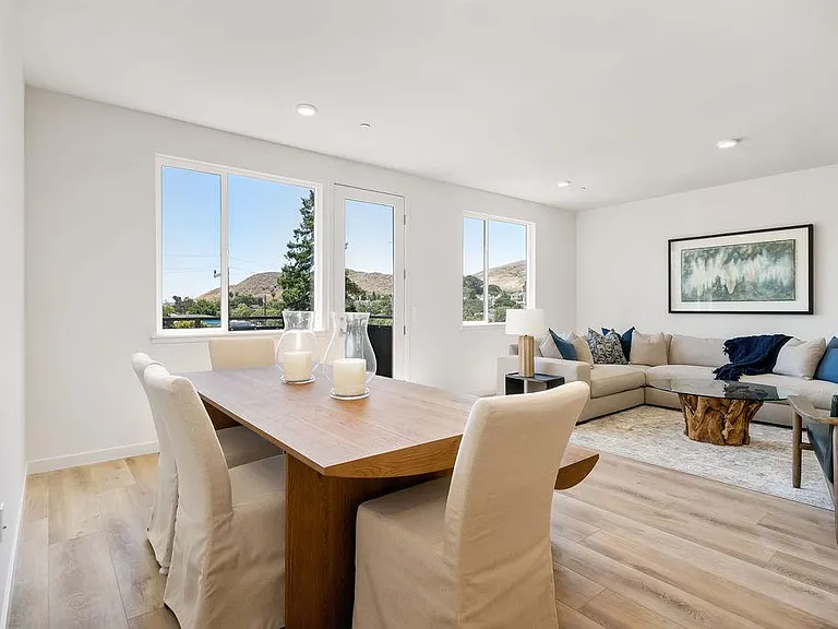 2475 Victoria Ave #305 — Photo 4