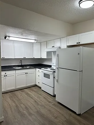 1 bed, 1.0 bath, 580 sqft, $1,025 — Photo 1