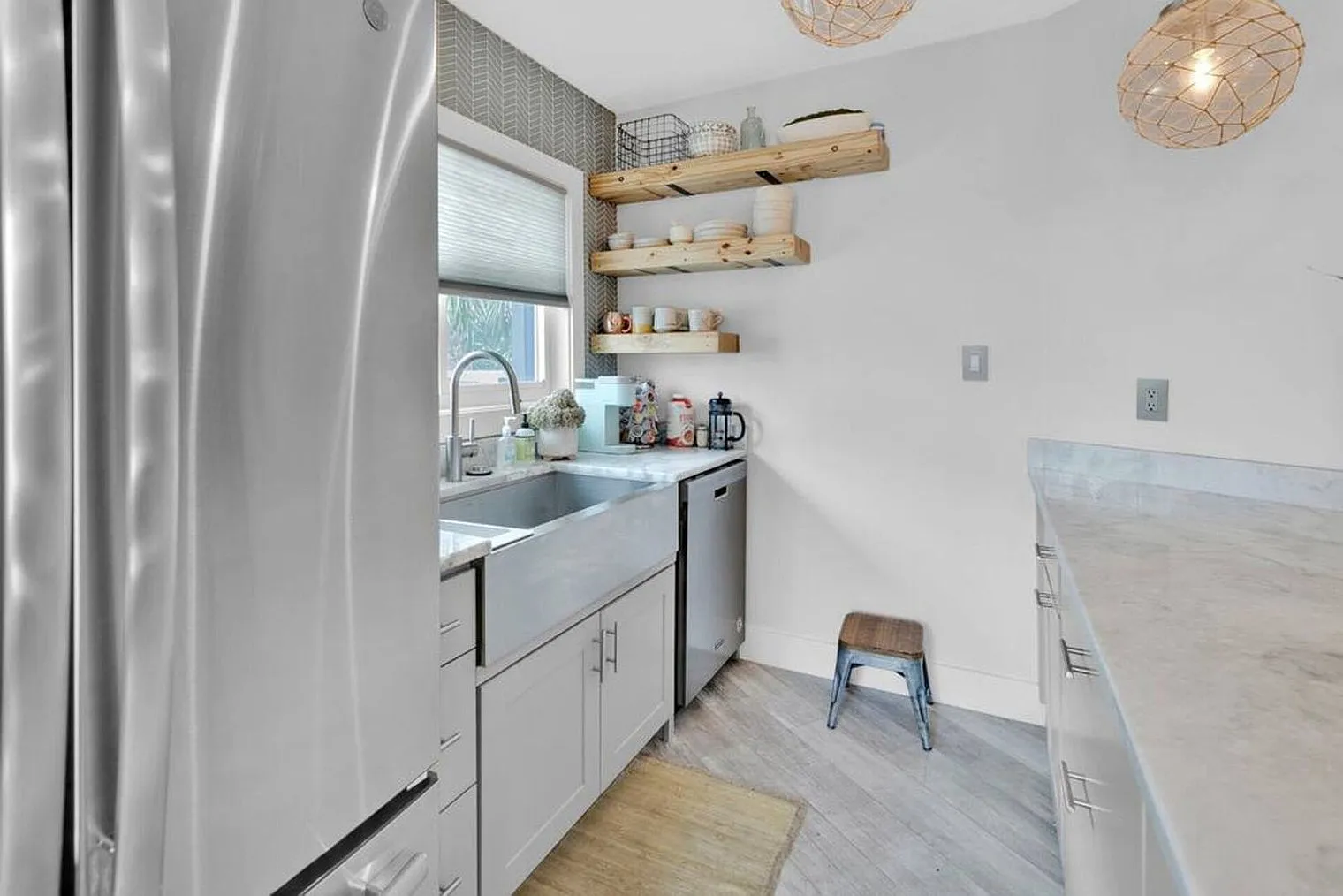 2 bed, 1.0 bath, 13659 sqft, $2,501 — Photo 4