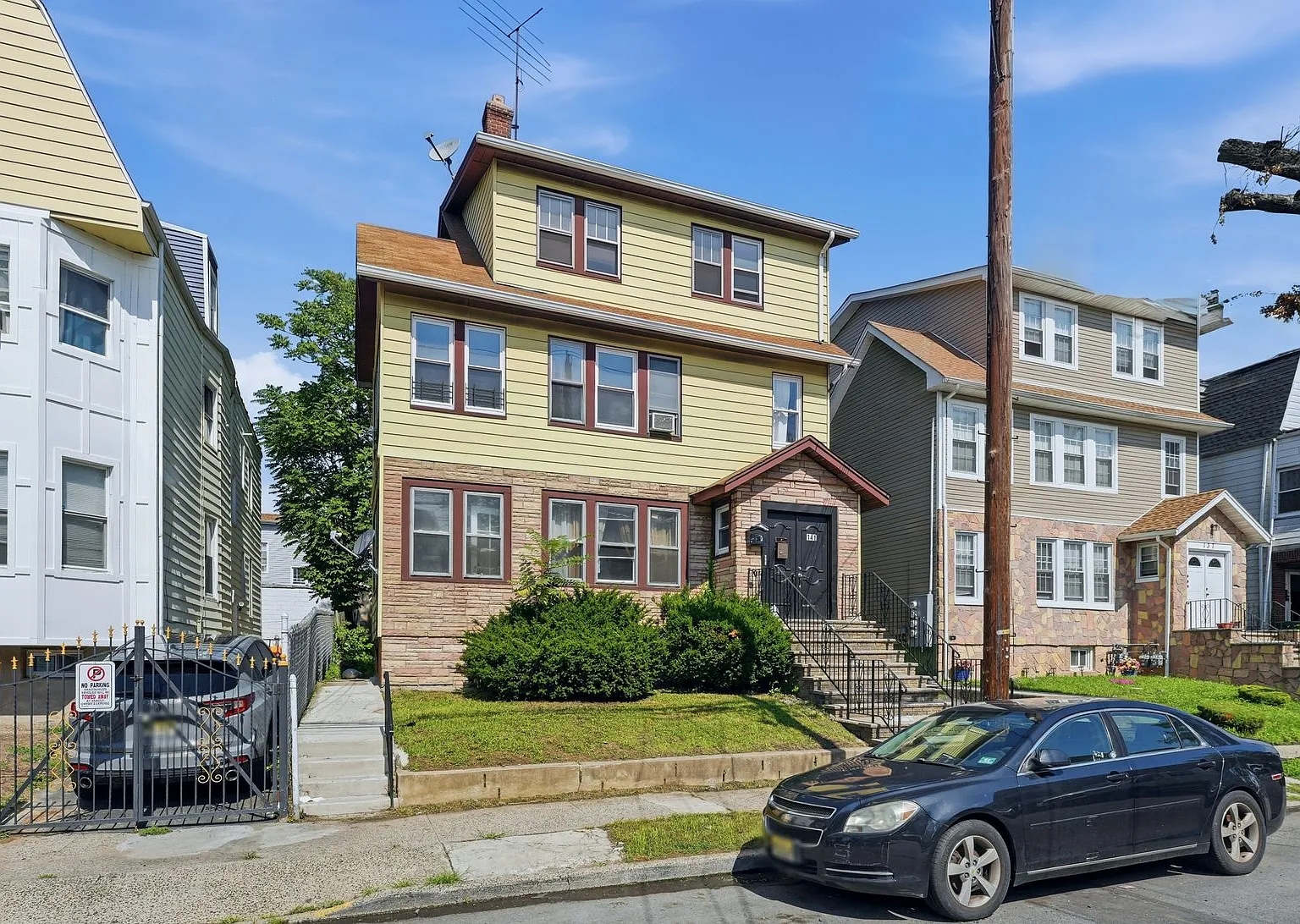 2 bed, 2500 sqft, $2,050 — Photo 1