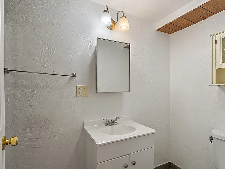 40 Aetna St #G2 — Photo 6