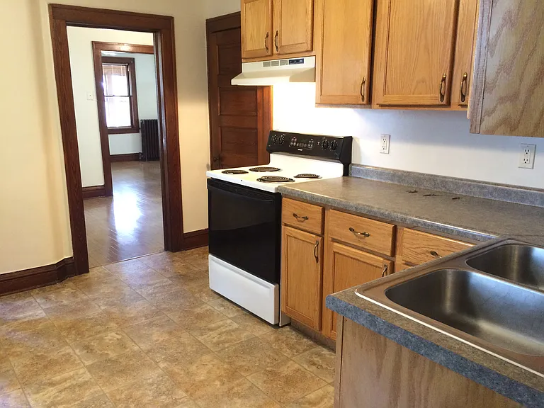 223 W Hewitt Ave — Photo 5
