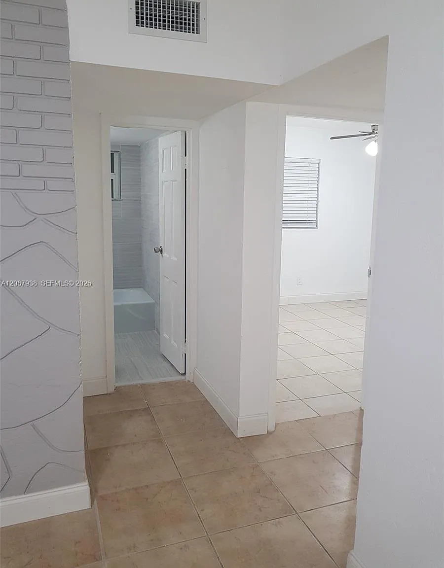 2 bed, 1.0 bath, 728 sqft, $2,100 — Photo 3