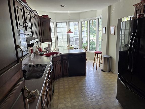 2nd image of 6154 Simpson Ave