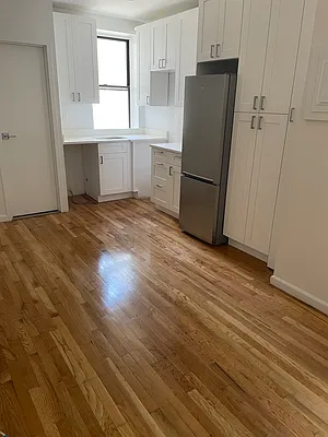 Rented by Bond New York | media 29