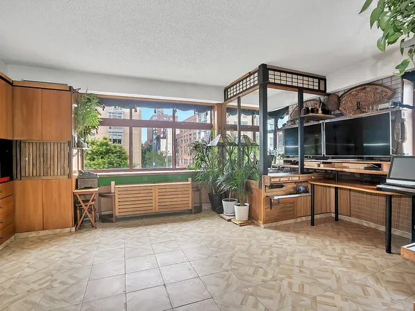 474 48th Ave APT 2M, Queens, NY 11109