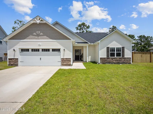 251 Breakwater Dr, Sneads Ferry, NC 28460