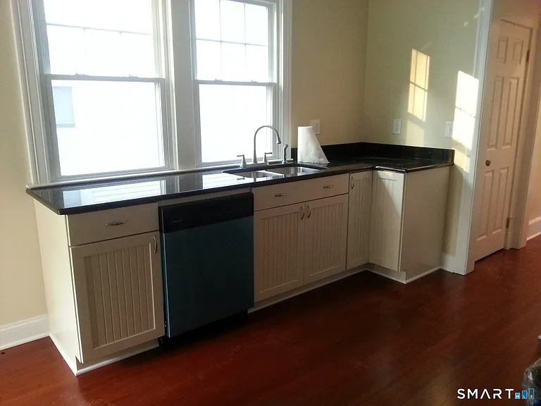 356 Townsend Ave — Photo 11