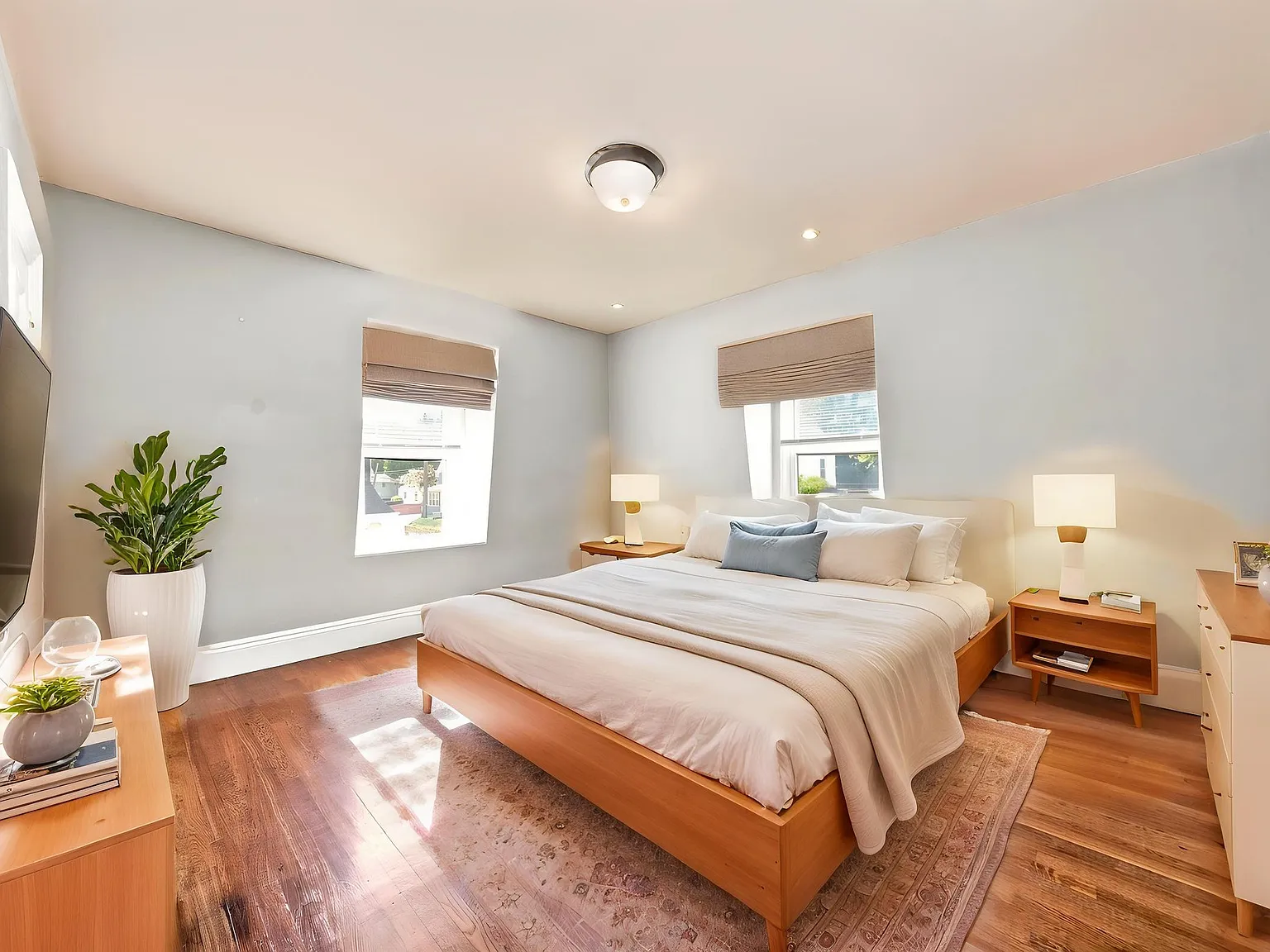 2 bed, 800 sqft, $2,350 — Photo 2