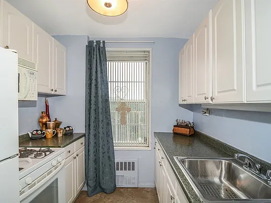 Sold by Robert E. Hill  | media 17