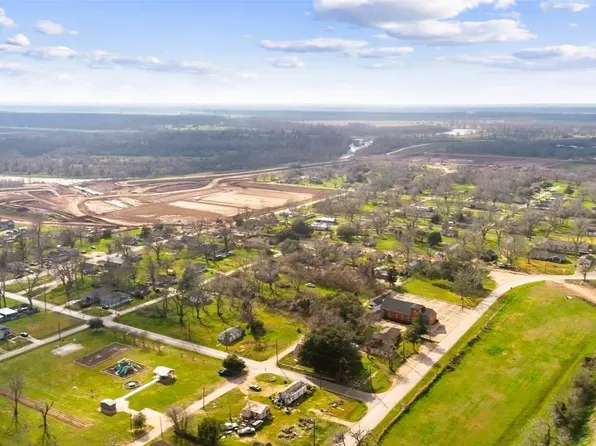 209 Moutray Ave, Wharton, TX 77488