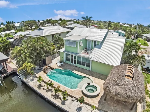 2372 Baybreeze St, Saint James City, FL 33956