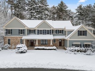 18 Evergreen Ln, Topsfield, MA 01983