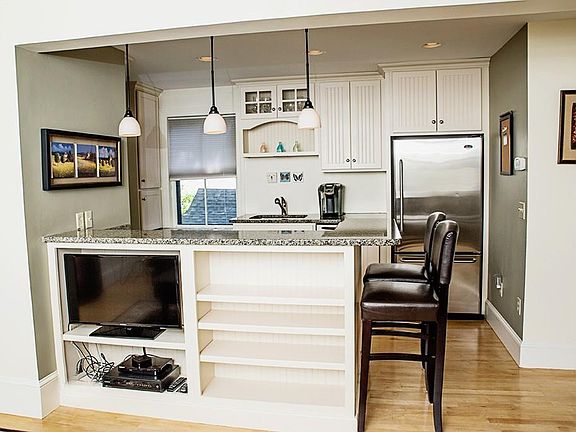 3rd image of 21 Essex St #3