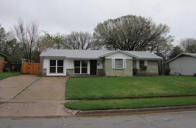 1st image of 205 Westwood Dr