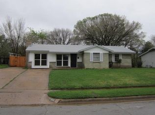 205 Westwood Dr, Euless, TX 76039