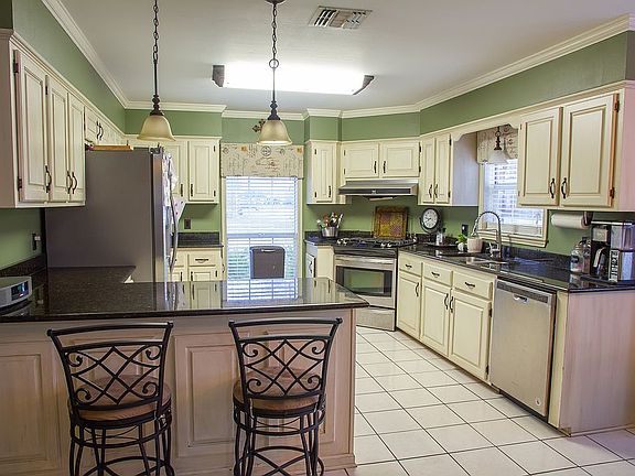 2nd image of 301 Laurel Dr