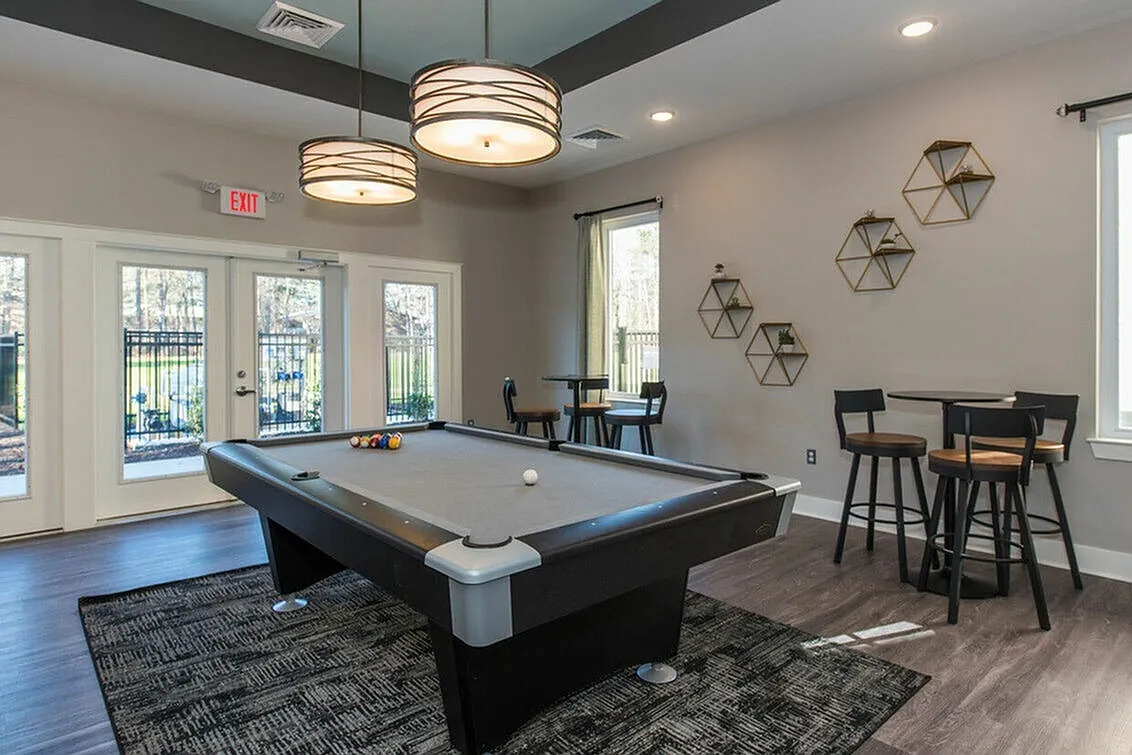 Carriage Club Apartments — Photo 1