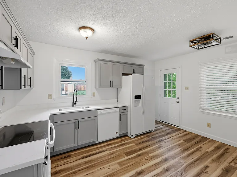 199 Dunroven Dr — Photo 6