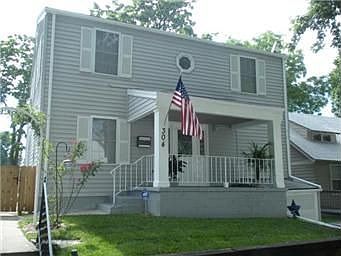 1st image of 304 S Fuller Ave