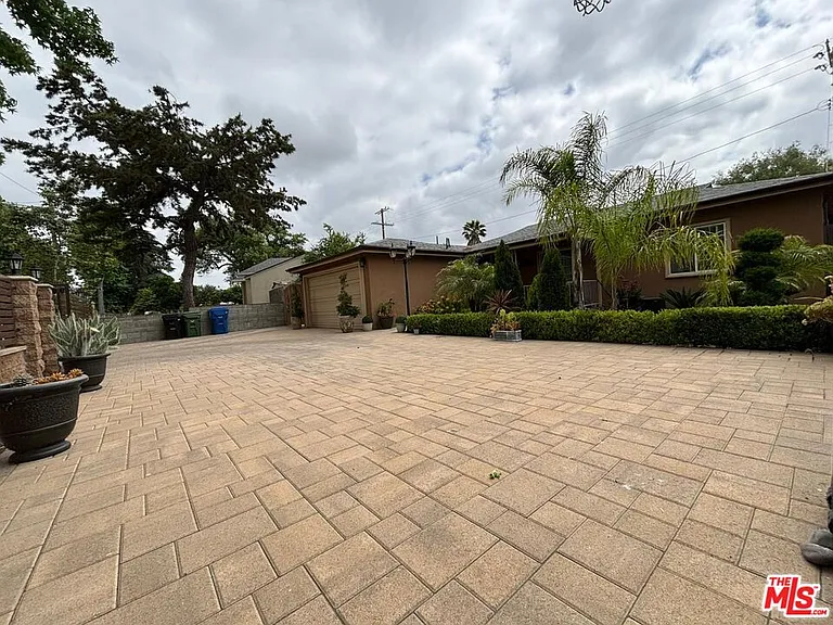 6550 Van Noord Ave — Photo 28