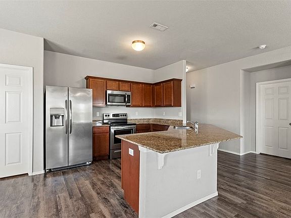 4th image of 2301 Hickory Wood Ave