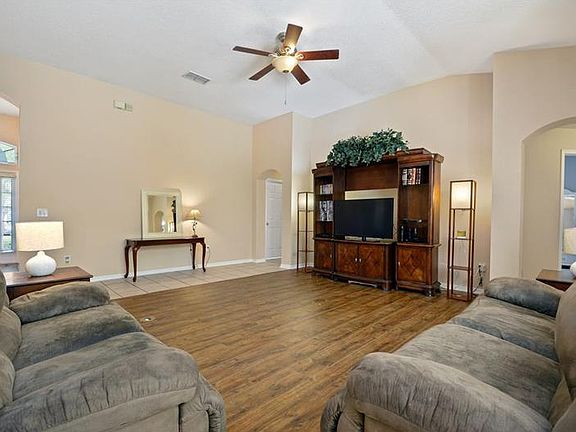 4th image of 1120 Twin Oaks Cir