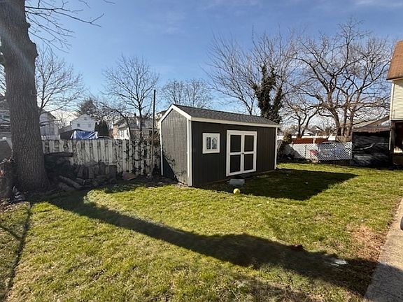 5th image of 27-29 Fisher Ave