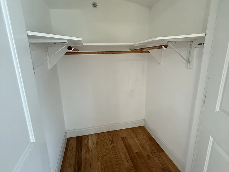 81 Lester St — Photo 5