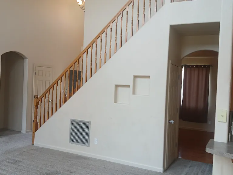 630 Sovereign Ln — Photo 2