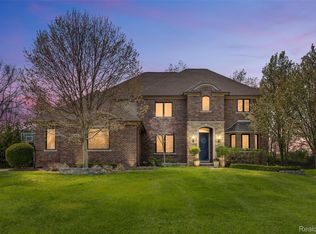 2862 Bay Hill Ct, Oakland, MI 48363