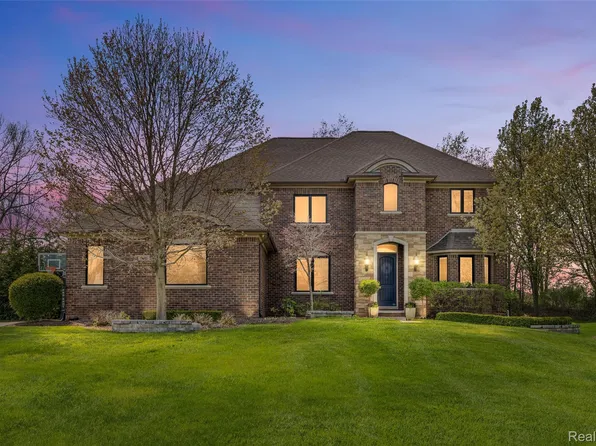2862 Bay Hill Ct, Oakland, MI 48363