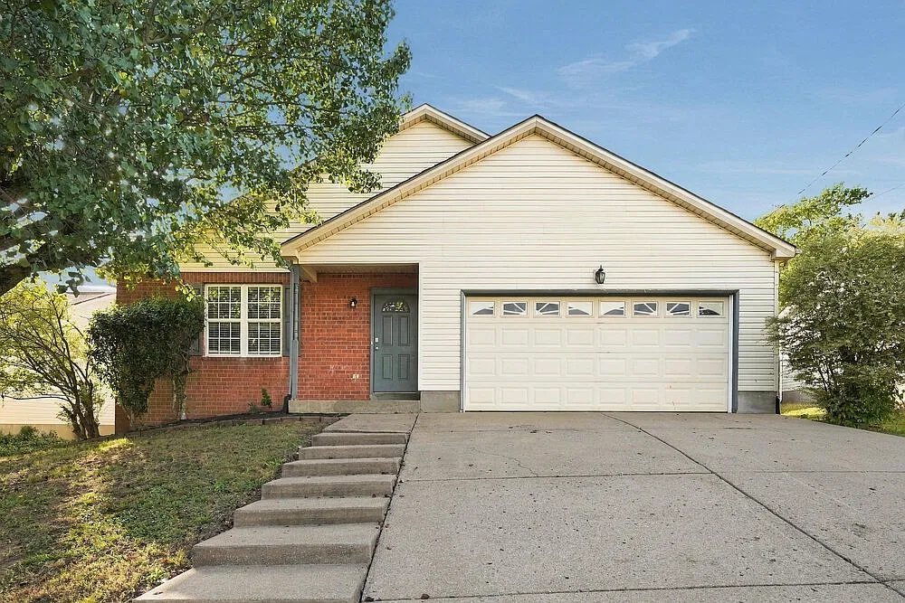 3 bed, 2.0 bath, 1540 sqft, $2,140 — Photo 1