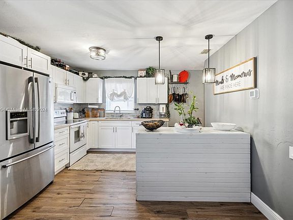 4th image of 2873 Blount St