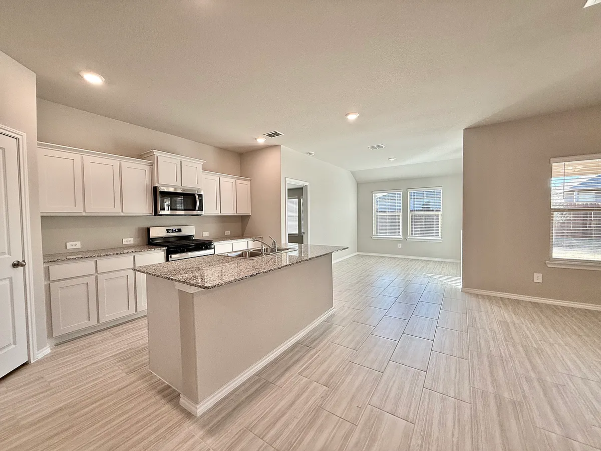 Kitchen - 8437 Hollymead Ln