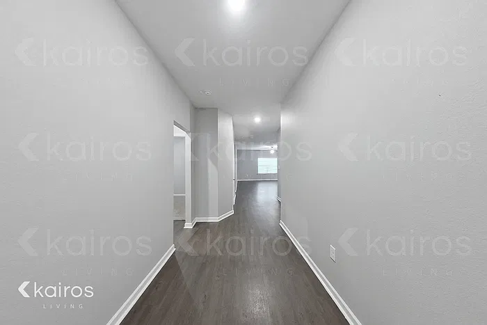 3 bed, 2.0 bath, 1601 sqft, $1,675 — Photo 2