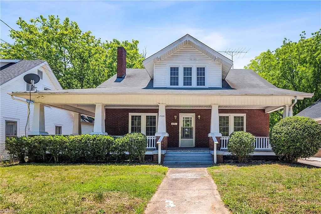4 bed, 2.5 bath, 2205 sqft, $1,800 — Photo 1