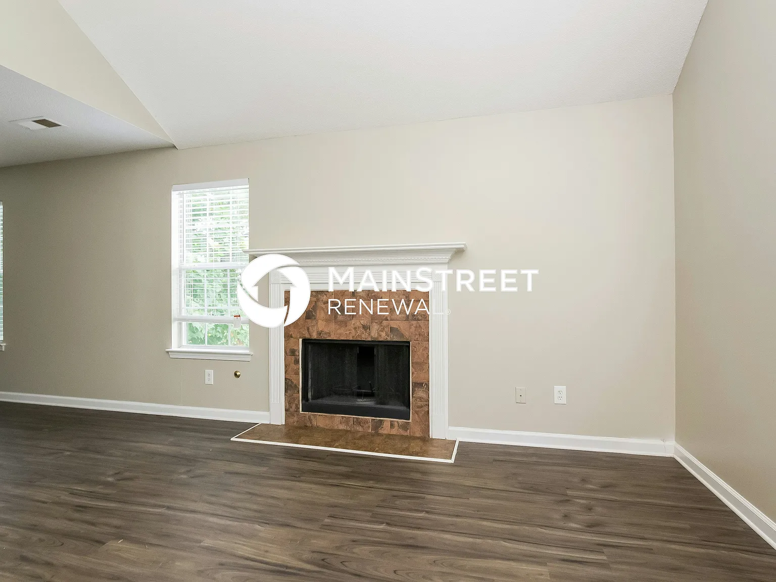 1608 Wembley Dr — Photo 3