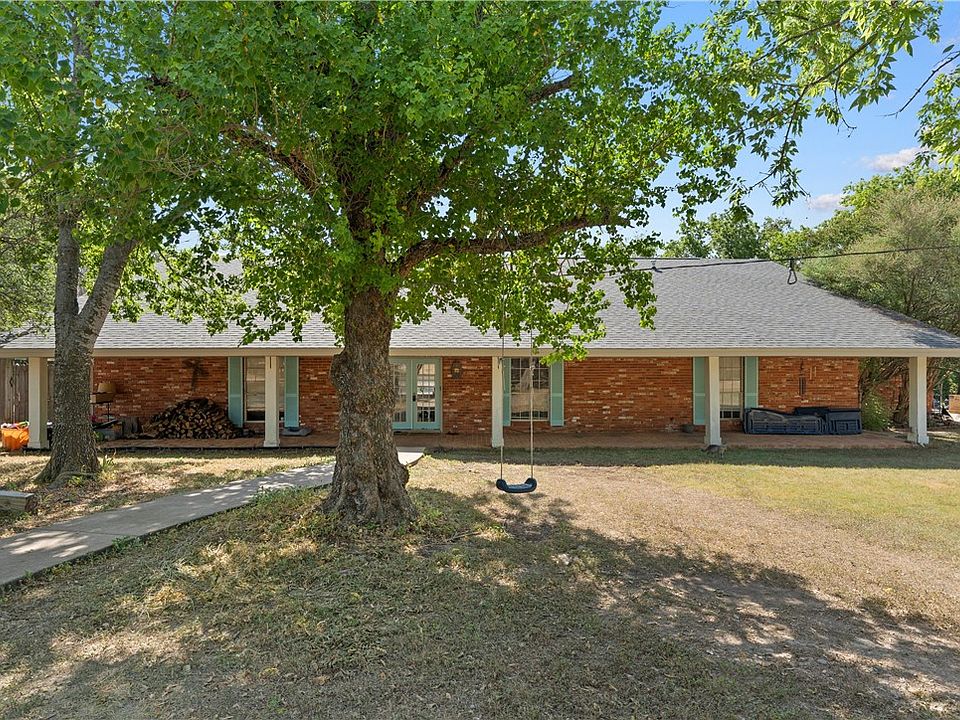 1st image of 301 Tippit Ln
