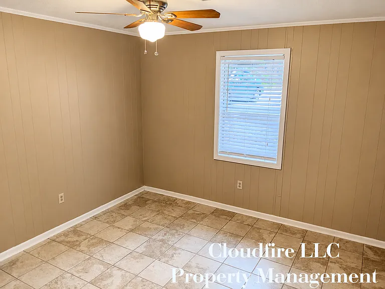222 James Cir — Photo 4