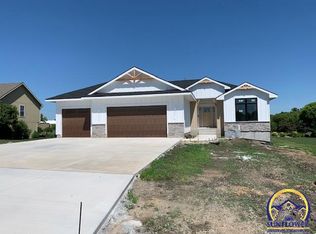 5238 NW Sterling Chase Dr, Topeka, KS 66618