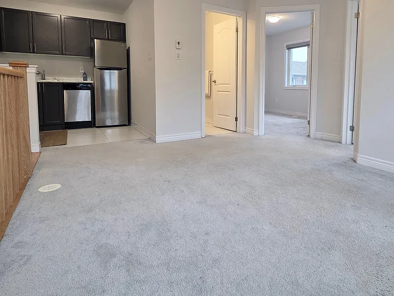 9 Waterleaf Rd #COACH HOUSE — Photo 4