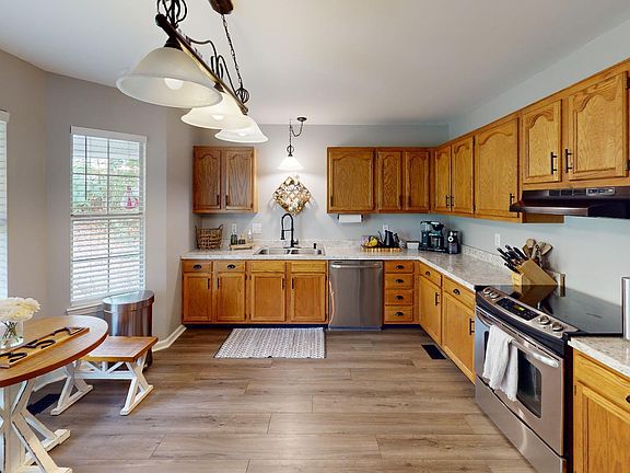 5th image of 352 Fairhill Dr NE #37