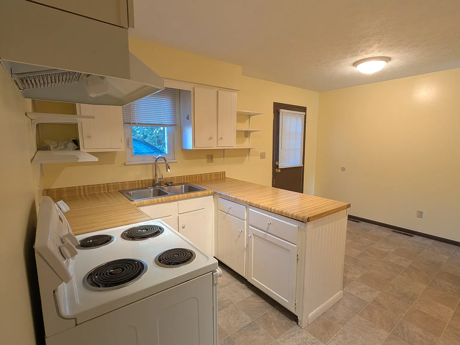 2 bed, 1.5 bath, 1000 sqft, $1,150 — Photo 4