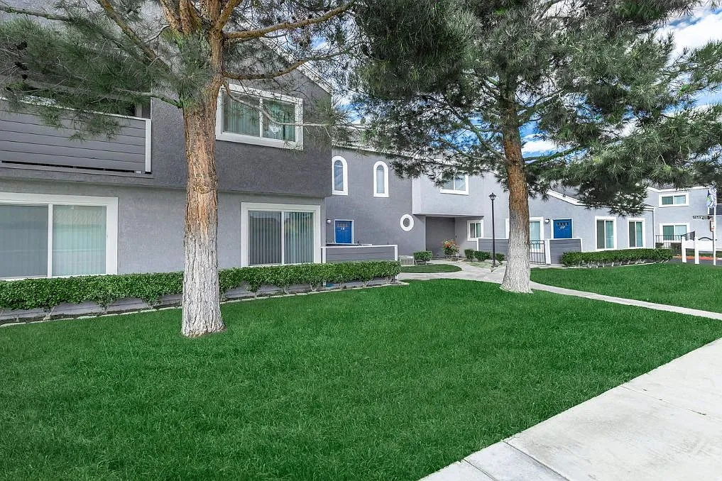 Westwood Park Apartments — Photo 4