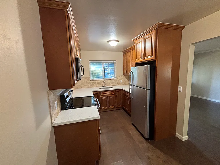 523 Poplar Ave — Photo 10